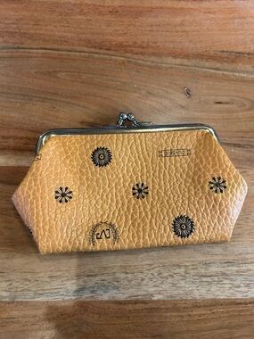 Vintage Mustard Floral-Accent Women's Kiss-Lock Wallet